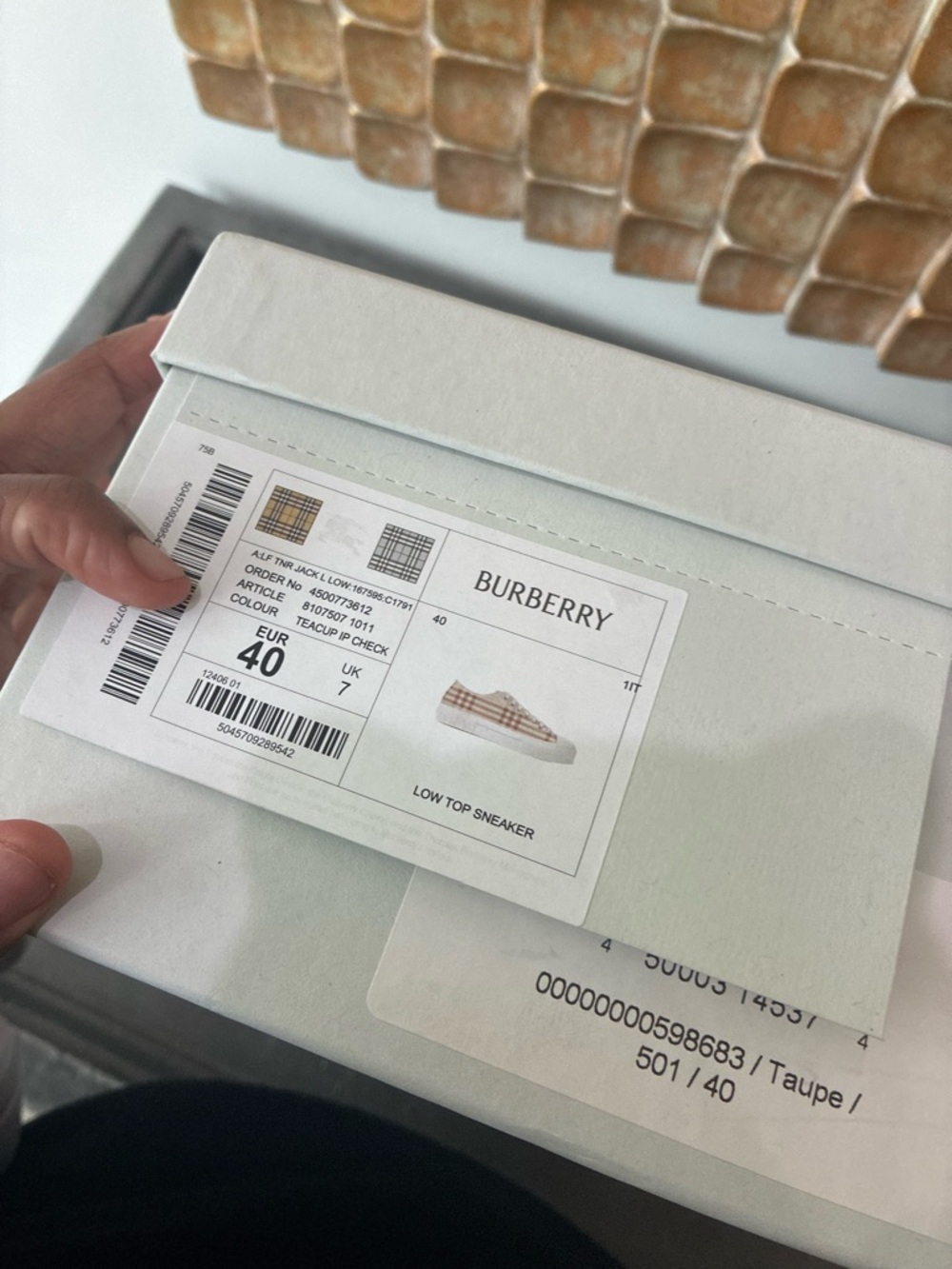Burberry women’s Low-Top never worn straight out the box - Picture 2 of 2
